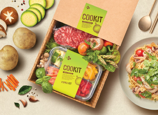 CJ제일제당은 출시 6개월을 맞은 '쿡킷'이 가정간편식(HMR) 시장에서 밀키트 트렌드를 선도하며 인기를 끌고 있다고 10일 밝혔다. <CJ제일제당 제공>